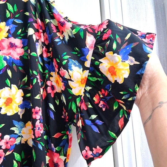 Bright Night Blooms Top Haptics By Designer Holly Harper Ruffle Sleeve Plus Size - Picture 6 of 14